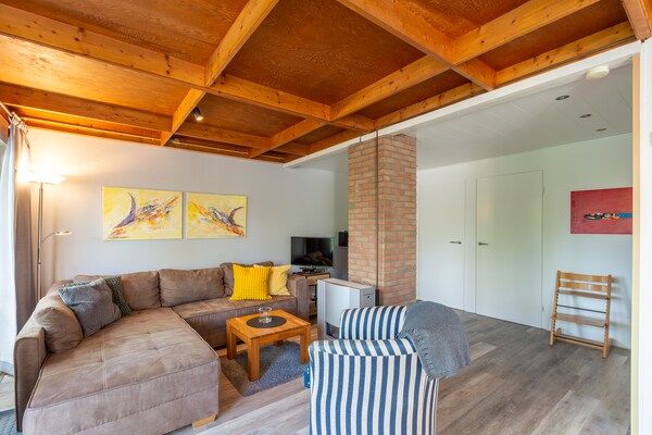 Woonkamer - Garnekuul 18 vakantiehuis met veranda in Callantsoog (2)
