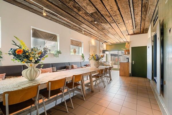 Eetkamer - Ruime villa met tuin in Callantsoog (3)