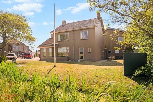 Buitenkant - Ruime villa met tuin in Callantsoog (1)