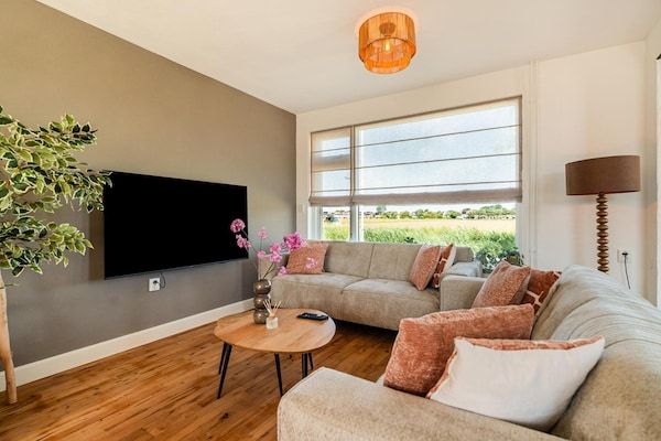 Woonkamer - Ruime villa met tuin in Callantsoog (2)