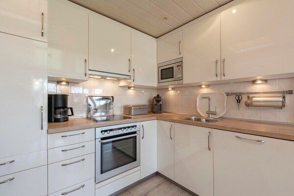 Keuken - Bungalow op Garnekuul park met tuin in Callantsoog (3)