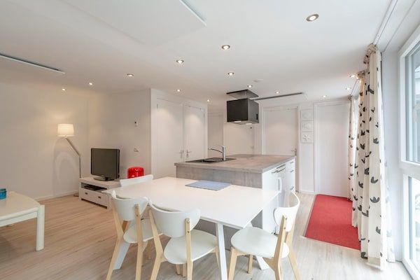 Eetkamer - Duinland 146 voor 4 gasten met tuin in Sint Maartenszee (5)
