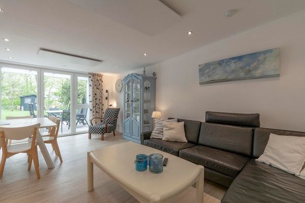 Woonkamer - Duinland 146 voor 4 gasten met tuin in Sint Maartenszee (2)