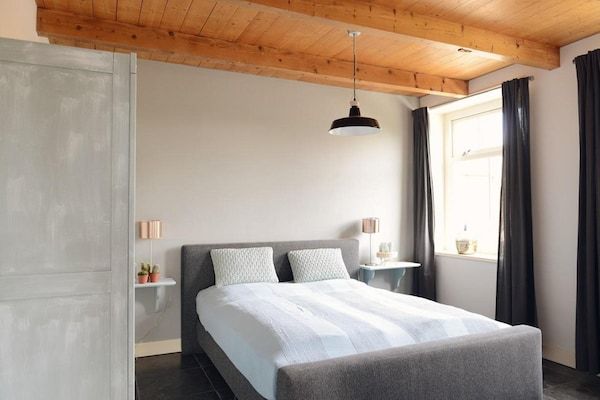 Slaapkamer - Appartement met tuin in Nederlands landschap in Callantsoog (2)