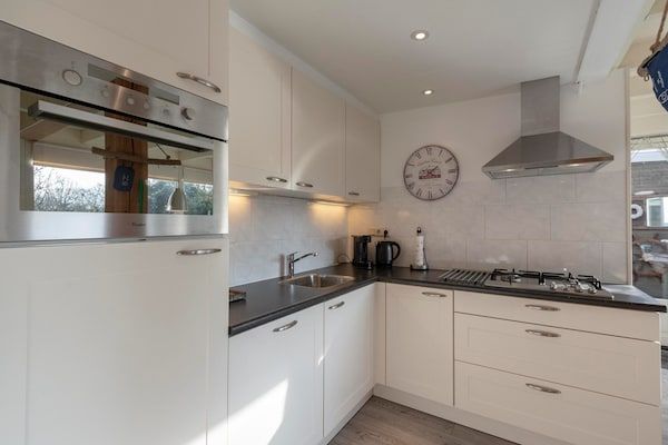 Keuken - Duinland 183 bungalow met grote tuin in Sint Maartenszee (4)