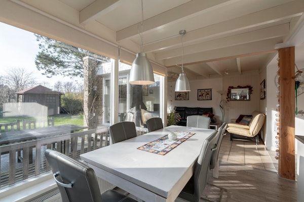 Eetkamer - Duinland 183 bungalow met grote tuin in Sint Maartenszee (3)