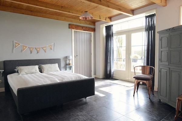 Slaapkamer - Vossehoeck 3 met uitzicht op natuurgebied in Callantsoog (3)