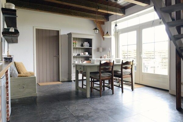 Eetkamer - Ruim appartement met tuin in Callantsoog (2)