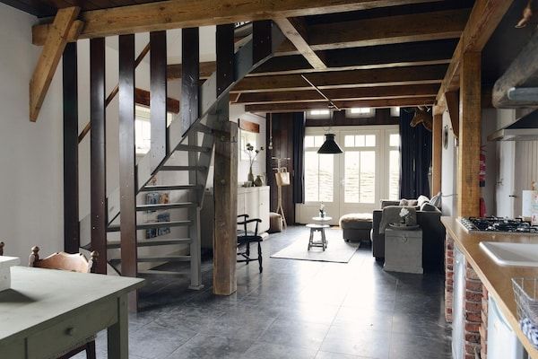 Woonkamer - Ruim appartement met tuin in Callantsoog (4)
