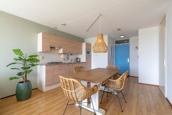 Eetkamer - Appartement in Groote Keeten bij Strand in Groote Keeten (2)