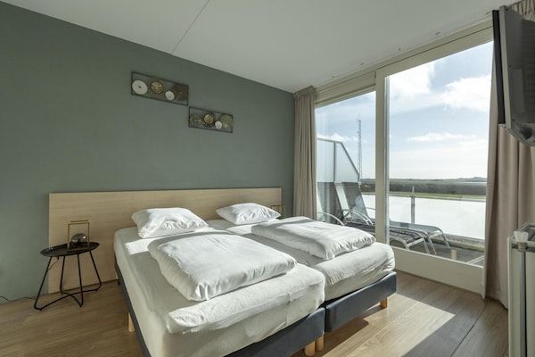 Slaapkamer - Appartement bij Groote Keeten Strand in Groote Keeten (3)