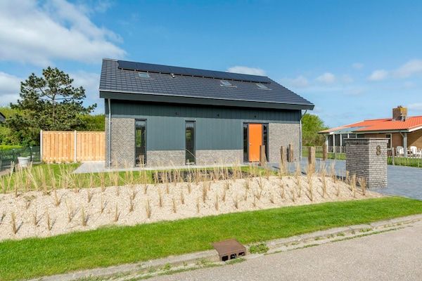 Buitenkant - Villa bij Noord-Holland strand met jacuzzi in Julianadorp aan Zee (1)