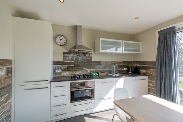 Keuken - Vakantiehuis Callantsoog met Jacuzzi in Callantsoog (3)