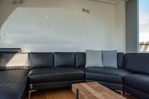 Woonkamer - Penthouse Duinerei aan zee met sauna in Groote Keeten (3)