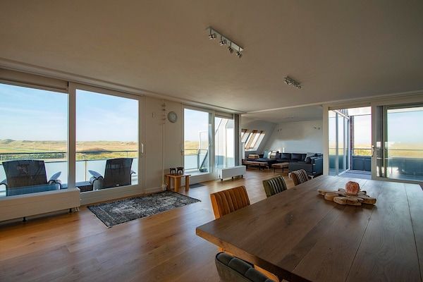 Eetkamer - Penthouse Duinerei aan zee met sauna in Groote Keeten (5)