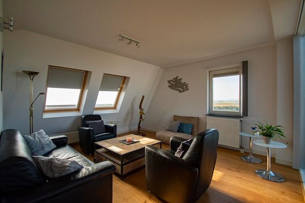 Woonkamer - Penthouse Duinerei aan zee met sauna in Groote Keeten (2)