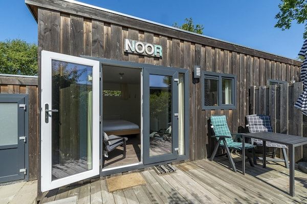 Buitenkant - Chalet op Texel bij Strand en Bos in Sint Maartenszee (5)