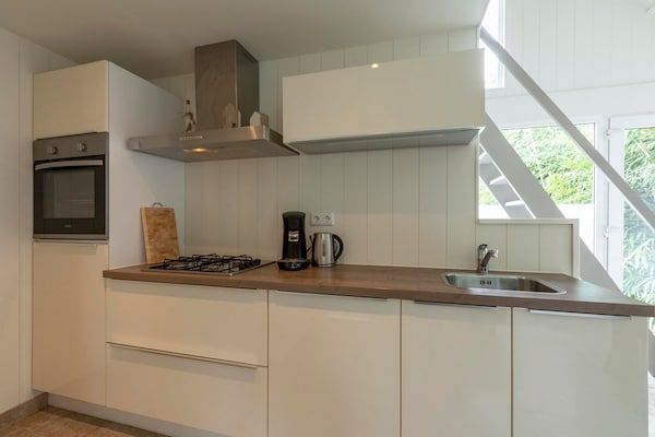 Keuken - Familiehuis bij Duinen en Strand in Sint Maartenszee (5)