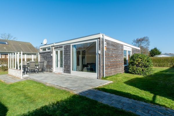 Buitenkant - Bungalow in Julianadorp bij Strand in Julianadorp aan Zee (1)