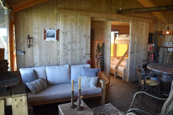 Woonkamer - Kidz Lodge in Zon Zee Strand met speelplaats in Callantsoog (2)