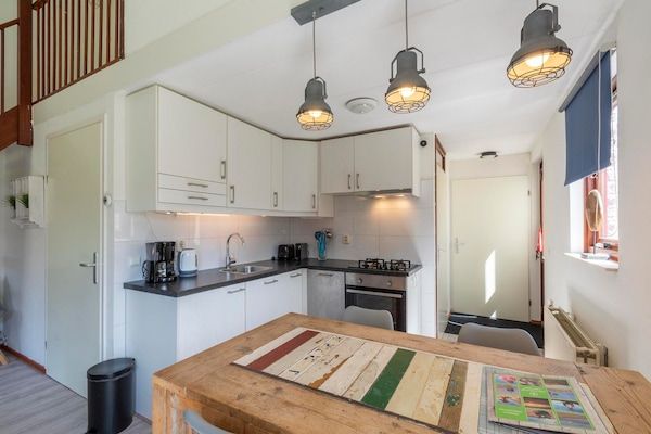 Keuken - Yperhof 66 vakantiehuis voor 6 gasten aan de kust in Julianadorp aan Zee (5)