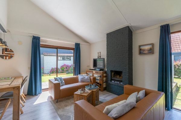 Woonkamer - Yperhof 66 vakantiehuis voor 6 gasten aan de kust in Julianadorp aan Zee (2)