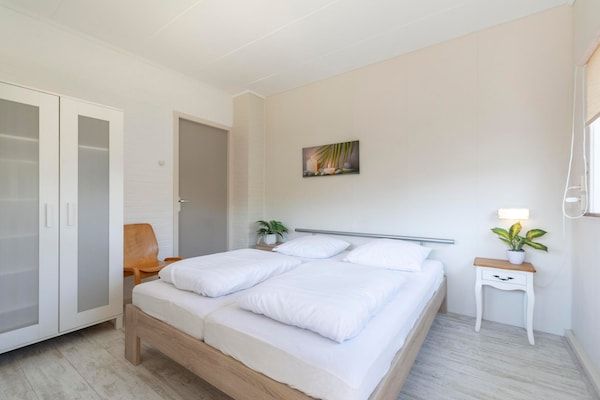 Slaapkamer - Bungalow Sint Maartenszee bij Strand in Sint Maartenszee (4)