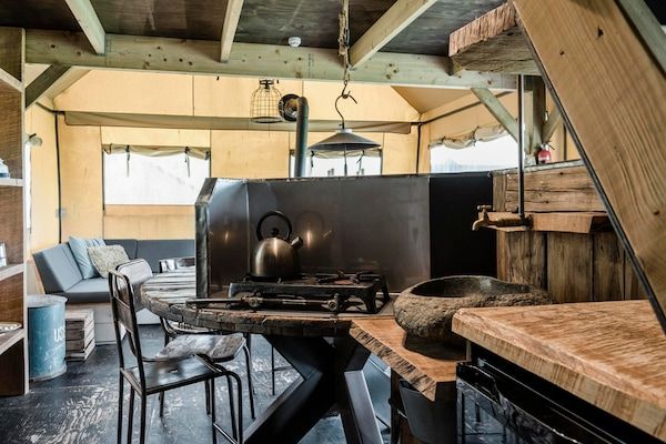 Keuken - Charmant verblijf in een Woodlodge in Callantsoog (5)
