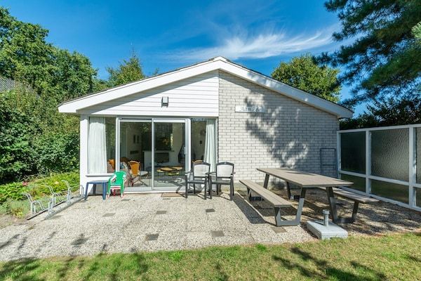 Buitenkant - Familiehuis bij de duinen in Sint Maartensvlotbrug (1)