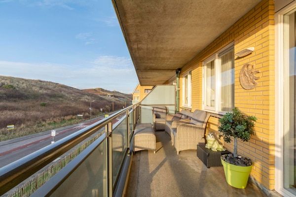 Terras - Wijde Blick 210 appartement met groot balkon in Callantsoog (5)