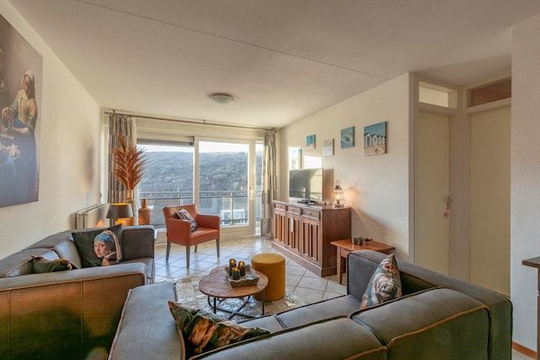 Woonkamer - Wijde Blick 210 appartement met groot balkon in Callantsoog (1)