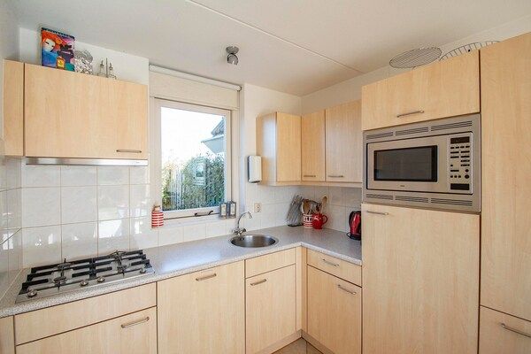 Keuken - Callantsogervaart 3-8 huis vlakbij het strand in Julianadorp aan Zee (5)