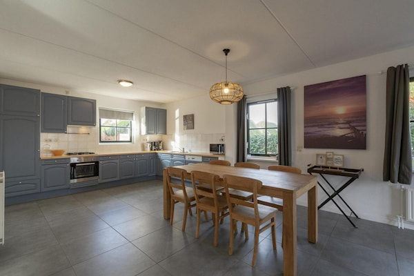 Keuken - Villa met uitzicht over het park De Buitenplaats in Callantsoog (4)