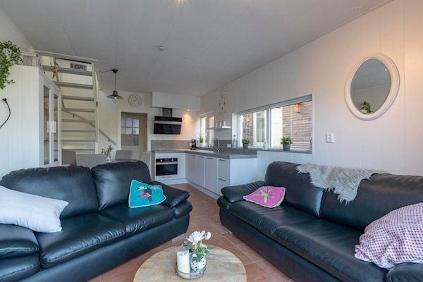 Woonkamer - Vakantiehuis Groote Keeten bij Strand in Groote Keeten (2)