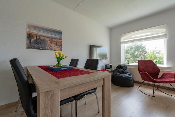Eetkamer - Residence Juliana 53 appartement aan zee in Julianadorp aan Zee (3)