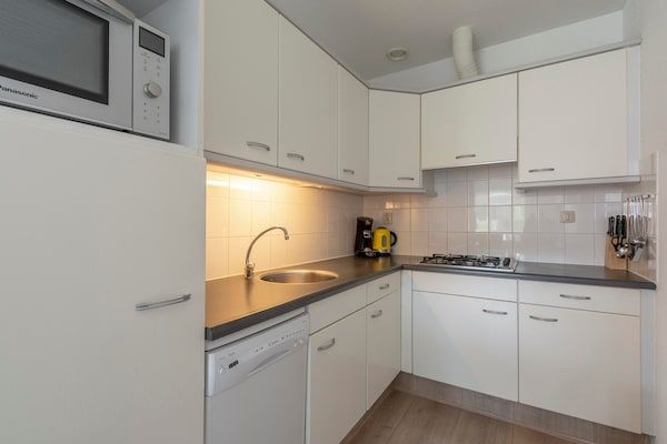 Keuken - Residence Juliana 53 appartement aan zee in Julianadorp aan Zee (4)