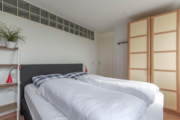 Slaapkamer - Wellness Home voor koppels in Callantsoog (2)