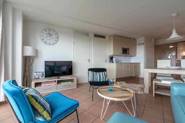 Woonkamer - Wellness Home voor koppels in Callantsoog (4)