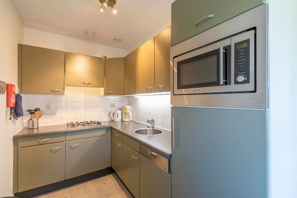 Keuken - Gezellig appartement met duinzicht in Julianadorp aan Zee (4)