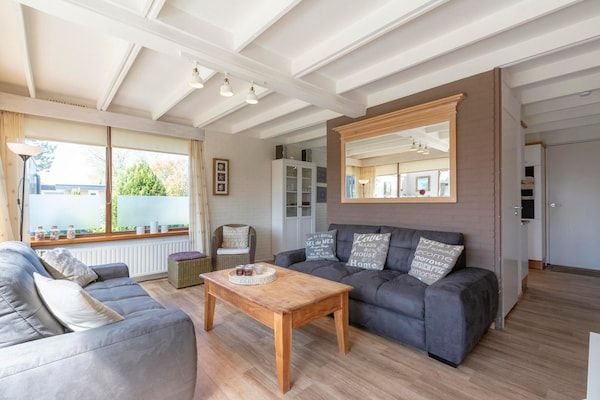 Woonkamer - Wildrijk 152 vakantiehuis in Sint Maartenszee in Sint Maartenszee (2)