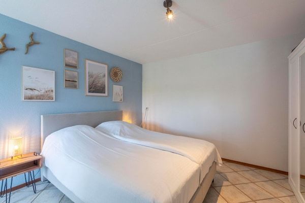 Slaapkamer - Wijde Blick 310 appartement vlakbij het strand in Callantsoog (3)