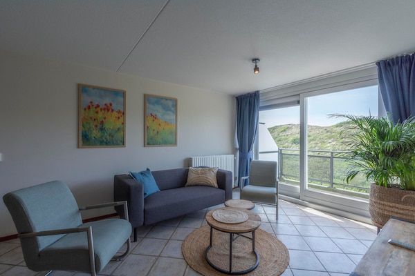 Woonkamer - Wijde Blick 310 appartement vlakbij het strand in Callantsoog (1)