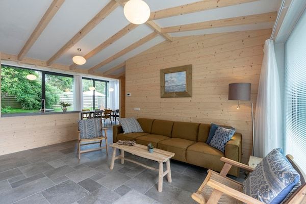 Woonkamer - Aantrekkelijke woning met terras in Callantsoog (2)