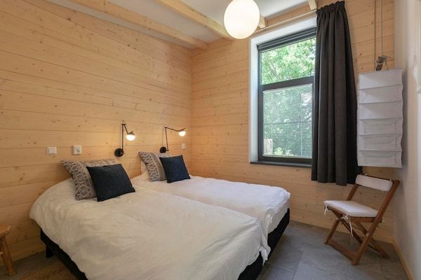 Slaapkamer - Aantrekkelijke woning met terras in Callantsoog (5)