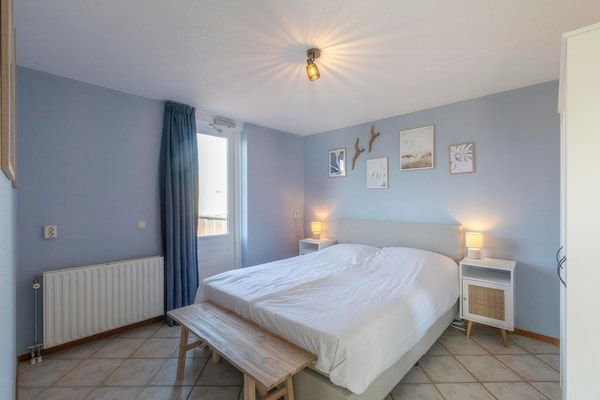 Slaapkamer - Appartement in Callantsoog met Duinzicht in Callantsoog (3)
