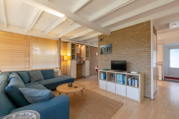 Woonkamer - Wildrijk 83 vakantiehuis bij het strand in Sint Maartenszee (2)