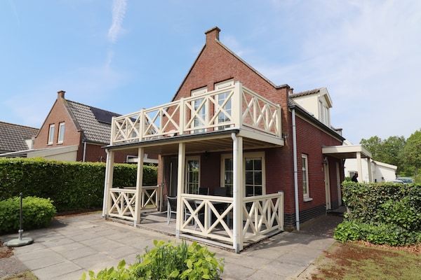 Buitenkant - Bungalow aan het water bij Rotterdam in Simonshaven (1)