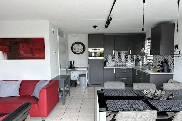 Keuken - Bungalow in Breskens bij Strand en Vuurtoren in Breskens (2)