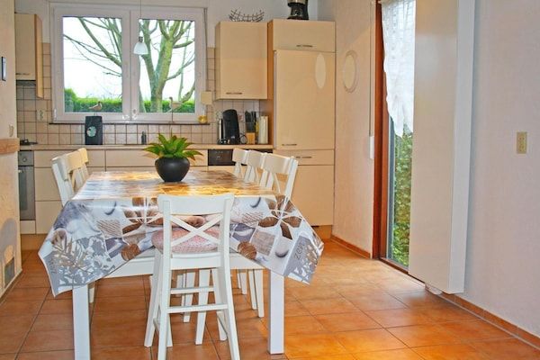Eetkamer - Vakantiehuis in Breskens bij Strand in Breskens (3)