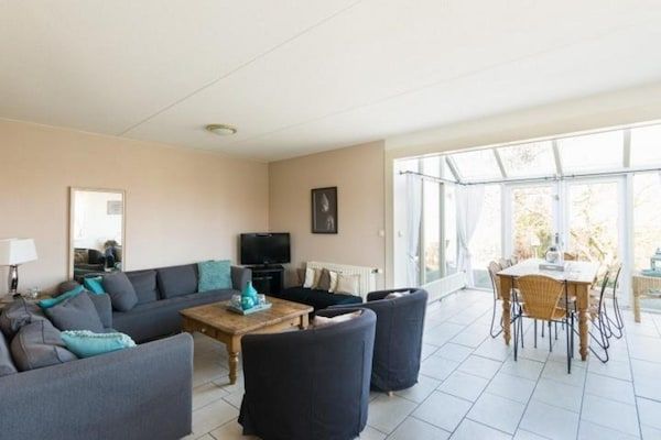 Woonkamer - Bungalow in Zeeland aan het water in Breskens (2)